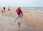 IMG 9934  Grenen  Den mest välbesökta av Skagens sevärdheter . Grenen är Danmarks nordligaste udde, en smal sanddyn där Skagerrakk och Kattegatt möts. Varje år växer udden med ungefär 10 meter i nordöstlig riktning mot Sverige : Danmark, Hanna, Människor, Platser