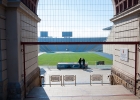 olympiastadion  Estadi Olímpic Lluís Companys, uppkallad efter den katalanske politikern Luís Companys sedan 2001, är Barcelonas näst största arena. Den rymmer 55 926 åskådare och började byggas 1927 för att färdigställas till 1929 års världsutställning. Stadion var tänkt att användas till det alternativa Folkets Olympiad vilken var tänkt att arrangeras i protest mot nazisternas sommarolympiad 1936. När tävlingarna skulle börja utbröt spanska inbördeskriget, varför spelen inställdes. Av de 6 000 anmälda idrottarna valde minst 200 att stanna kvar som frivilliga i inbördeskriget.   Efter att Barcelona 1986 utsetts att arrangera Olympiska sommarspelen 1992 påbörjades en restaurering av stadion där bland annat innerplanen sänktes 11 meter. Nyinvigningen skedde i samband med att Barcelona arrangerade IAAF World Cup 1989. Arenan används tillfälligt av det spanska klubblaget RCD Espanyol som hyrt stadion sedan det tvingats sälja sin gamla arena; klubben flyttade ut 2009. Här arrangerade Barcelona europamästerskapen i friidrott år 2010. : Barcelona, Plaça de Catalunya, olympiastadion